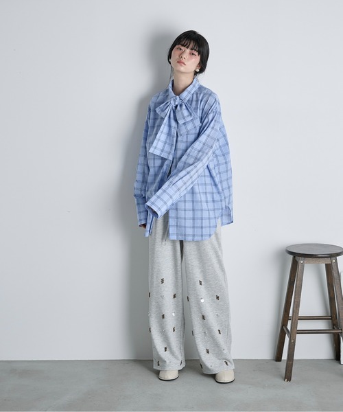 THE YOn（ザヨン）の「ビジューデザインスウェットイージーパンツ（スウェットパンツ・レディース・アイボリー/サックスブルー/グレー・FREE）」の5枚目の写真