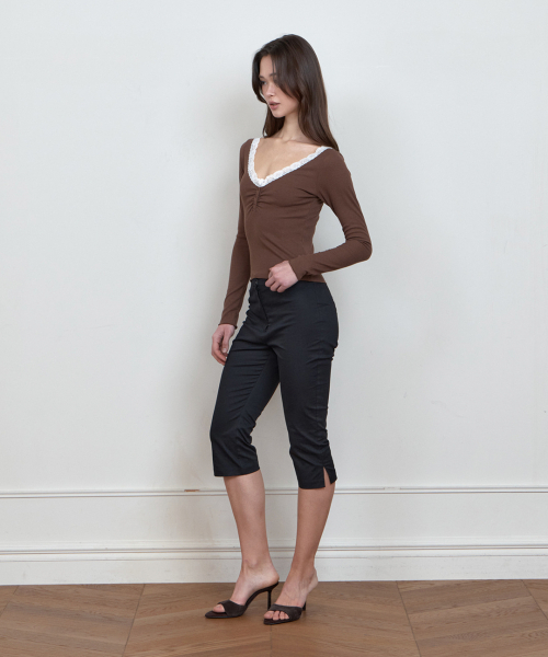 CURETTY（キュリティ）の「C LACE BUTTON T-SHIRT_BROWN（Tシャツ/カットソー・レディース・ブラウン・SMALL）」の3枚目の写真