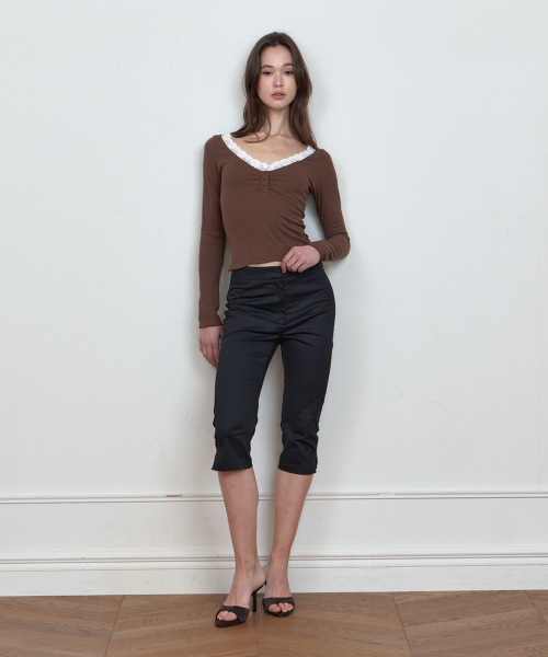 CURETTY（キュリティ）の「C LACE BUTTON T-SHIRT_BROWN（Tシャツ/カットソー・レディース・ブラウン・SMALL）」の4枚目の写真