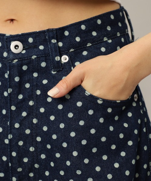 SPIRALGIRL(スパイラルガール)の「ドット柄バレルレッグパンツ(デニムパンツ・レディース・ドット/ブルー・SMALL/MEDIUM)」の19枚目の写真