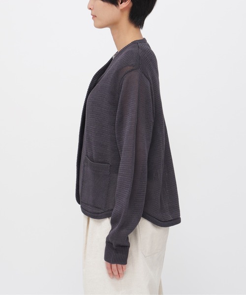 MHL.（エムエイチエル）の「COATED COTTON（カーディガン/ボレロ・レディース・チャコール/オフホワイト・2）」の8枚目の写真