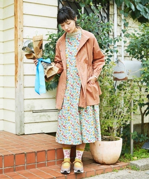 Jocomomola(ホコモモラ)の「Sancho Panza フラワープリントノースリーブワンピース(ワンピース・レディース・アイボリー/ネイビー・40/42)」の8枚目の写真