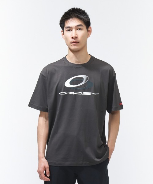 OAKLEY(オークリー)の「オークリー NEW RETRO TEE STRETCH 3.0(Tシャツ/カットソー・メンズ・ブルーグレー/ブラック/サンドグレー・M/L/LL/3L)」の2枚目の写真