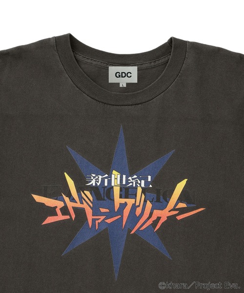 GDC(ジーディーシー)の「【GDC×EVANGELION】Title Logo Tee(Tシャツ/カットソー・メンズ・チャコール・SMALL/MEDIUM/LARGE/X-LARGE)」の2枚目の写真