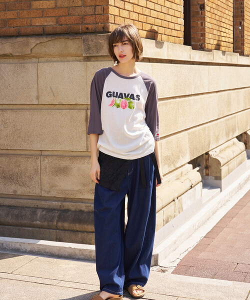 FREAK'S STORE(フリークスストア)の「FRUIT OF THE LOOM × FREAK'S STORE/フルーツオブザルーム 別注 シアー ラグランプリントTシャツ/ラグランT(Tシャツ/カットソー・レディース・チャコール/パープル/ベージュ・フリ-)」の4枚目の写真