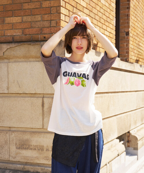 FREAK'S STORE(フリークスストア)の「FRUIT OF THE LOOM × FREAK'S STORE/フルーツオブザルーム 別注 シアー ラグランプリントTシャツ/ラグランT(Tシャツ/カットソー・レディース・チャコール/パープル/ベージュ・フリ-)」の5枚目の写真