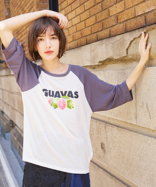 FREAK'S STORE(フリークスストア)の「FRUIT OF THE LOOM × FREAK'S STORE/フルーツオブザルーム 別注 シアー ラグランプリントTシャツ/ラグランT(Tシャツ/カットソー・レディース・チャコール/パープル/ベージュ・フリ-)」の8枚目の写真