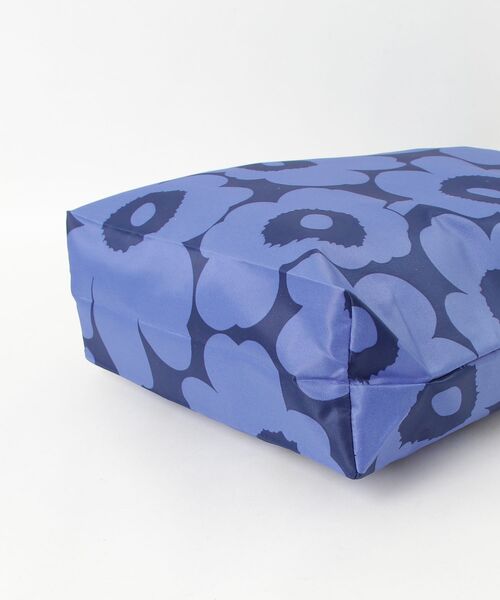 marimekko(マリメッコ)の「Unikko / Neat Crossbody bag M(ショルダーバッグ・レディース・ネイビー・FREE)」の9枚目の写真