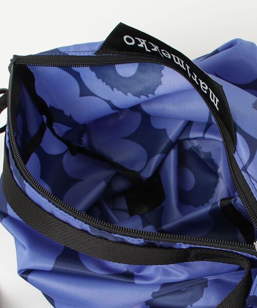 marimekko(マリメッコ)の「Unikko / Neat Crossbody bag M(ショルダーバッグ・レディース・ネイビー・FREE)」の10枚目の写真