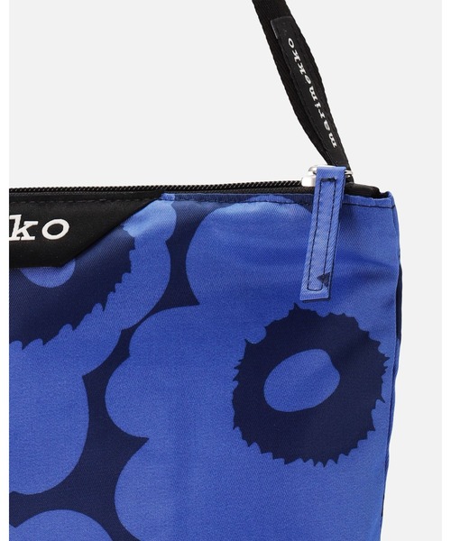 marimekko(マリメッコ)の「Unikko / Neat Crossbody bag M(ショルダーバッグ・レディース・ネイビー・FREE)」の6枚目の写真