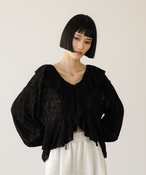 LOWRYS FARM（ローリーズファーム）の「フラワーレースフリルブラウス 666437（シャツ/ブラウス・レディース・ホワイト/ブラック/イエロー・FREE）」の2枚目の写真