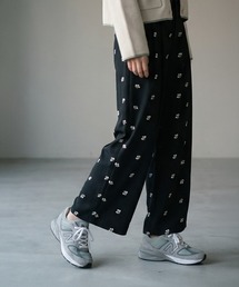 STYLE DELI（スタイルデリ）の「【BLK001】花柄刺繍ツイルタックパンツ（その他パンツ）」