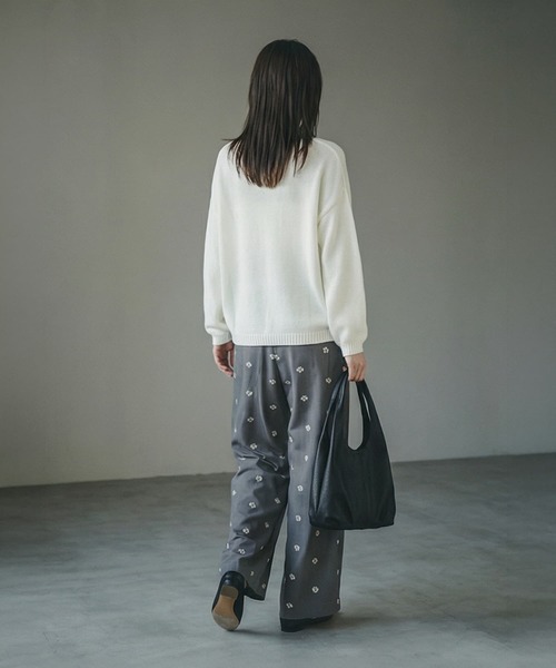 STYLE DELI（スタイルデリ）の「【BLK001】花柄刺繍ツイルタックパンツ（その他パンツ・レディース・グリーン/グレー/ブラック・FREE）」の5枚目の写真