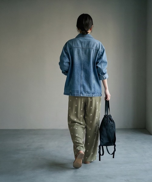 STYLE DELI（スタイルデリ）の「【BLK001】花柄刺繍ツイルタックパンツ（その他パンツ・レディース・グリーン/グレー/ブラック・FREE）」の9枚目の写真