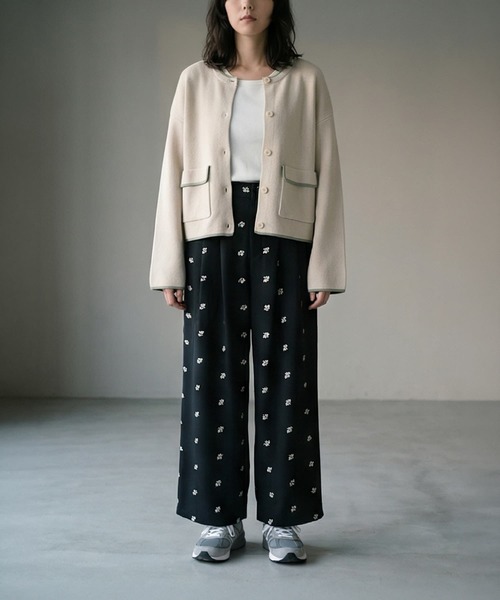 STYLE DELI（スタイルデリ）の「【BLK001】花柄刺繍ツイルタックパンツ（その他パンツ・レディース・グリーン/グレー/ブラック・FREE）」の10枚目の写真