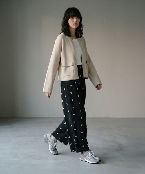 STYLE DELI（スタイルデリ）の「【BLK001】花柄刺繍ツイルタックパンツ（その他パンツ・レディース・グリーン/グレー/ブラック・FREE）」の11枚目の写真