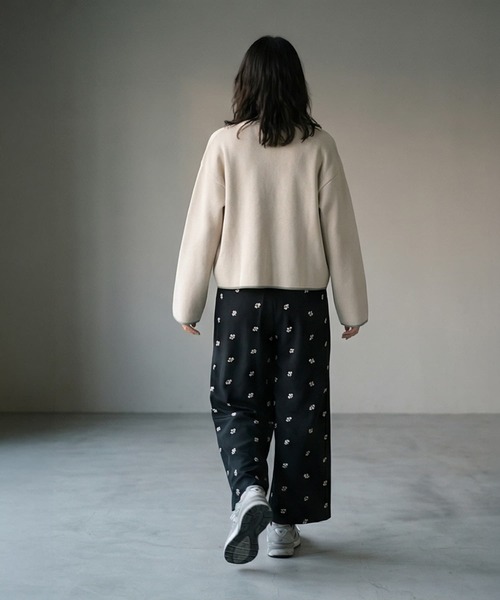 STYLE DELI（スタイルデリ）の「【BLK001】花柄刺繍ツイルタックパンツ（その他パンツ・レディース・グリーン/グレー/ブラック・FREE）」の12枚目の写真