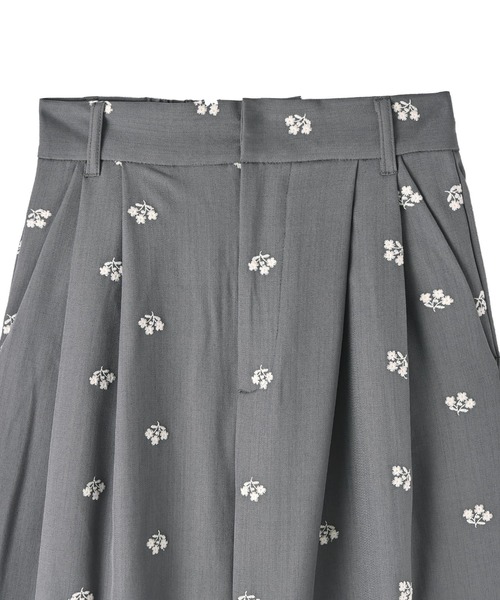 STYLE DELI（スタイルデリ）の「【BLK001】花柄刺繍ツイルタックパンツ（その他パンツ・レディース・グリーン/グレー/ブラック・FREE）」の13枚目の写真