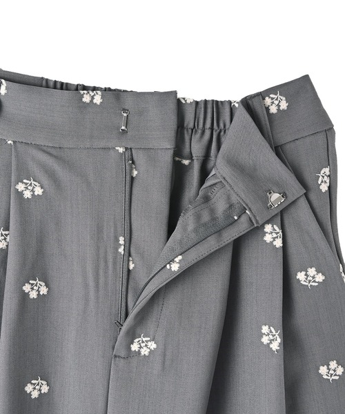 STYLE DELI（スタイルデリ）の「【BLK001】花柄刺繍ツイルタックパンツ（その他パンツ・レディース・グリーン/グレー/ブラック・FREE）」の17枚目の写真