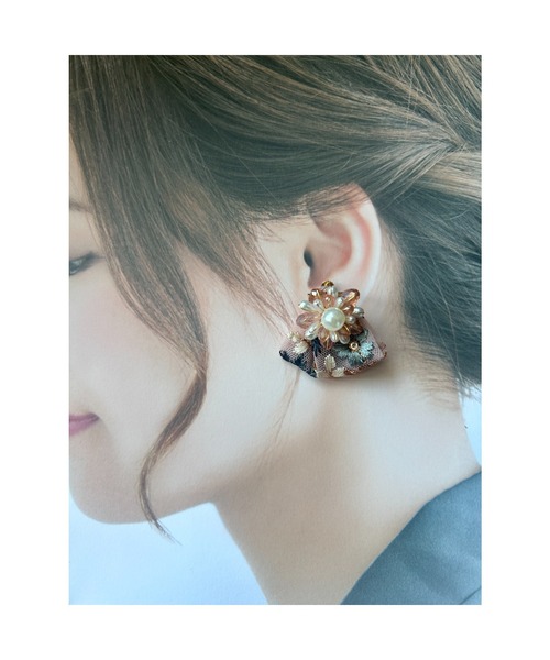 tone（トーン）の「【Lily accessory】インド刺繡イヤリング(MA)（イヤリング・レディース・ピンク・FREE）」の2枚目の写真