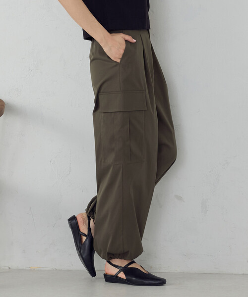 COMME CA ISM（コムサイズム）の「ポリエステルマイクロツイル カーゴパンツ（カーゴパンツ・レディース・カーキ/ブラック・LARGE/MEDIUM）」の11枚目の写真