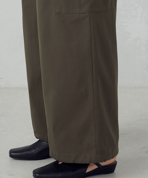 COMME CA ISM（コムサイズム）の「ポリエステルマイクロツイル カーゴパンツ（カーゴパンツ・レディース・カーキ/ブラック・LARGE/MEDIUM）」の17枚目の写真