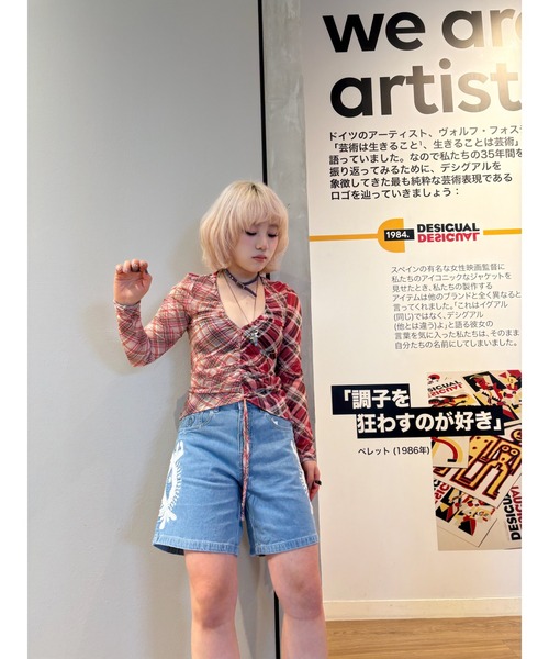 Desigual(デシグアル)の「刺繍入りエスニックデニムショートパンツ(デニムパンツ・レディース・ブルー・38/36/44/42/40/34)」の3枚目の写真