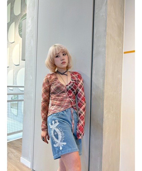 Desigual(デシグアル)の「刺繍入りエスニックデニムショートパンツ(デニムパンツ・レディース・ブルー・38/36/44/42/40/34)」の6枚目の写真