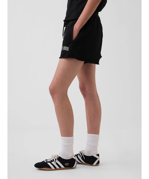 GAP（ギャップ）の「リラックスフィット フレンチテリー グラフィックショートパンツ（その他パンツ・レディース・オフホワイト/ブラック/ピンク/ブルー/イエロー・XS/XXS/L/M/S）」の11枚目の写真