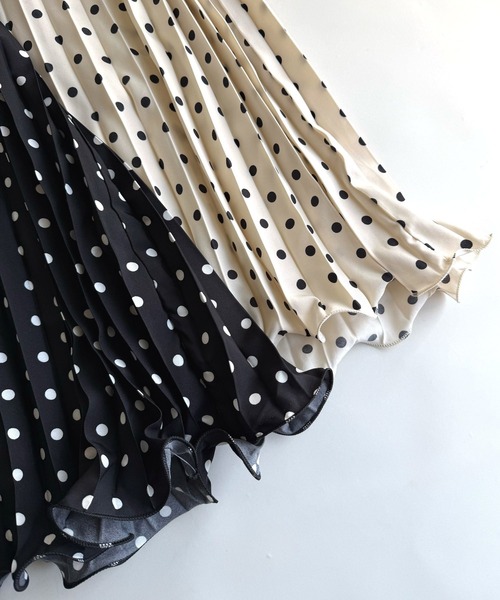 Q（キュー）の「ドットプリーツスカート（スカート・レディース・ブラック/アイボリー・MEDIUM）」の4枚目の写真