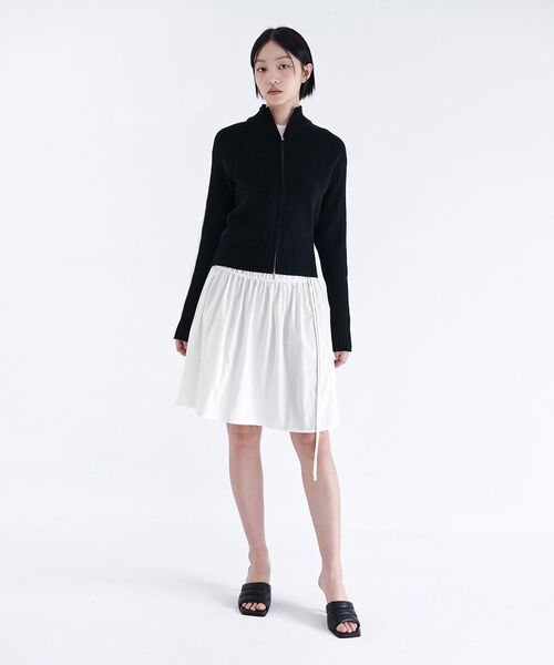 MUSINSA STANDARD WOMAN（ムシンサスタンダードウーマン）の「ウィメンズ シャーリング ニ レングス バンディング スカート [ホワイト]（スカート・レディース・その他・X-SMALL/LARGE/MEDIUM/SMALL）」の6枚目の写真