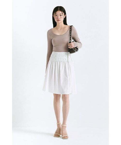 MUSINSA STANDARD WOMAN（ムシンサスタンダードウーマン）の「ウィメンズ シャーリング ニ レングス バンディング スカート [ホワイト]（スカート・レディース・その他・X-SMALL/LARGE/MEDIUM/SMALL）」の9枚目の写真