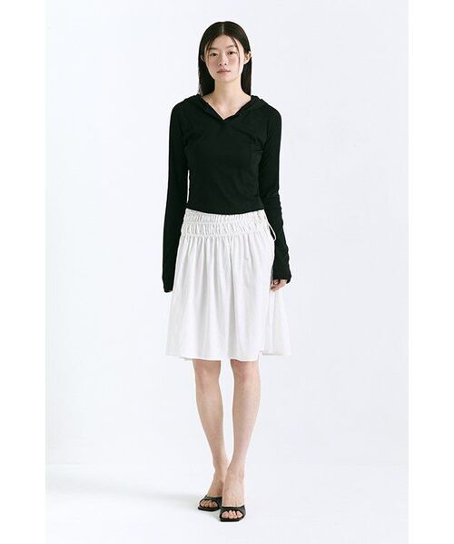MUSINSA STANDARD WOMAN（ムシンサスタンダードウーマン）の「ウィメンズ シャーリング ニ レングス バンディング スカート [ホワイト]（スカート・レディース・その他・X-SMALL/LARGE/MEDIUM/SMALL）」の10枚目の写真