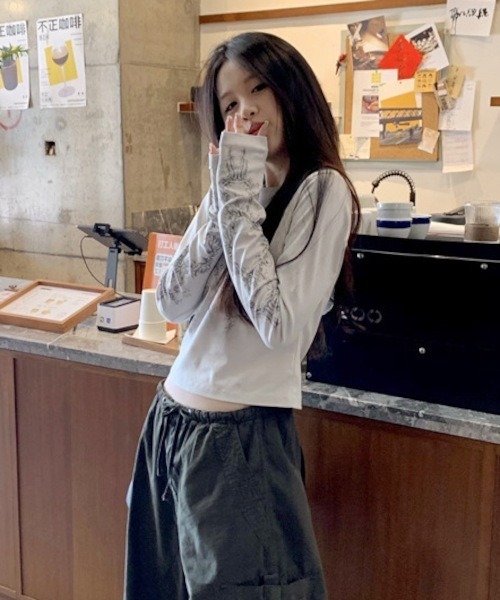 tunee（チュニー）の「【MASHIRO】Y2Kデザインプリント長袖カットソー Y2K（MA/EK110）（Tシャツ/カットソー・レディース・ライトグレー・FREE）」の17枚目の写真
