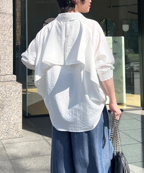 un dix cors(アンディコール)の「【甘くないフリルシャツ】麻調バックフリルブラウス(シャツ/ブラウス・レディース・グレー/オフホワイト/ネイビー/ブラック・FREE)」の2枚目の写真