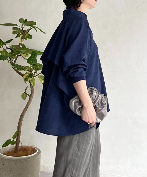 un dix cors(アンディコール)の「【甘くないフリルシャツ】麻調バックフリルブラウス(シャツ/ブラウス・レディース・グレー/オフホワイト/ネイビー/ブラック・FREE)」の8枚目の写真