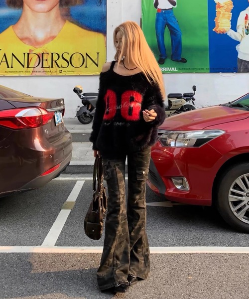 FUNdaysion(ファンデイション)の「カモフラ柄フレアデニムパンツ(その他パンツ・レディース・カーキ・S/M/L)」の3枚目の写真