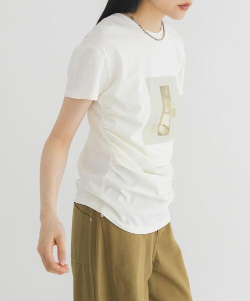 KBF(ケイビーエフ)の「ドレーププリントTEE(Tシャツ/カットソー・レディース・グレー系その他/アイボリー/ライトブルー・ONE)」の2枚目の写真