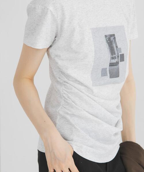 KBF(ケイビーエフ)の「ドレーププリントTEE(Tシャツ/カットソー・レディース・グレー系その他/アイボリー/ライトブルー・ONE)」の6枚目の写真