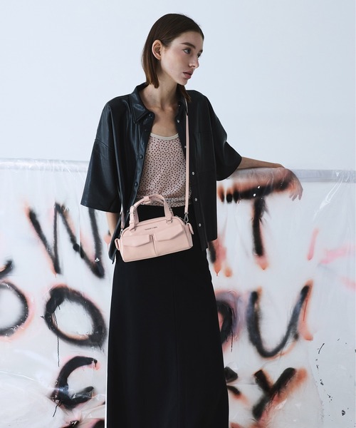 CHARLES & KEITH(チャールズ & キース)の「Rachel レイチェル マルチポケット ボウリングバッグ(ハンドバッグ・レディース・スミクロ/ブルーグラス/ピンク系その他3・S)」の16枚目の写真