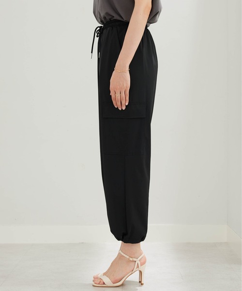 BELLUNA PLUS(ベルーナ)の「ヒンヤリ爽快!ドロスト使いカーゴパンツ(その他パンツ・レディース・カーキ/ブラック・X-LARGE/LARGE/MEDIUM)」の15枚目の写真