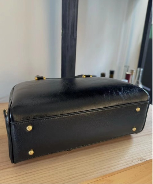 NiiNa(ニーナ)の「【NiiNa】【高品質牛革】2wayヴィンテージレトロボストンバッグ(ボストンバッグ・レディース・ホワイト・FREE)」の9枚目の写真