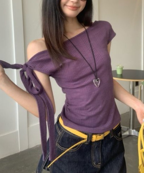 LUCPY(ラクピー)の「リボンショルダーワンショルトップス(シャツ/ブラウス・レディース・ホワイト/ブルー/パープル/ブラック・SMALL/X-LARGE/LARGE/MEDIUM)」の4枚目の写真