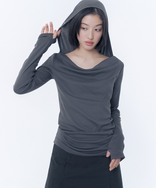 Miseki SEOUL(ミセキソウル)の「COWL HOODIE LONG SLEEVE(Tシャツ/カットソー・レディース・チャコールグレー/ブラック・1/2)」の2枚目の写真