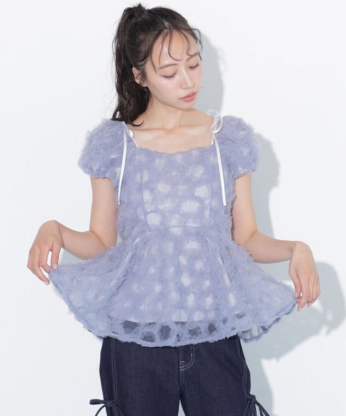 JILL by JILL STUART(ジルバイジルスチュアート)の「フラワーチュールペプラムブラウス(シャツ/ブラウス・レディース・ブルー/ホワイト/オレンジ・FREE)」の2枚目の写真