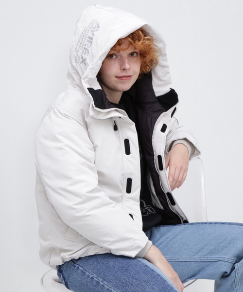 AVIREX(アヴィレックス)の「《WEB&DEPOT限定》MILITARY FUNCTION DOWN Ⅱ(ダウンジャケット/コート・キッズ・ブラック/グリーン系その他/ベージュ/ライトグレー・F)」の2枚目の写真