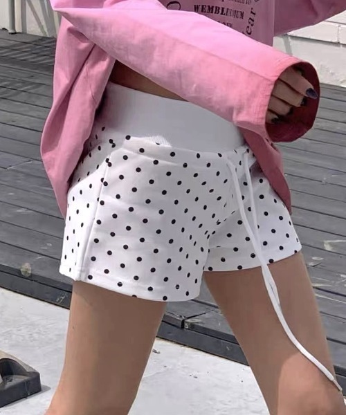 Vipoa(ヴィポア)の「Slim polka dot sweat shorts(その他パンツ・レディース・ホワイト/ブラック/グレー・FREE)」の6枚目の写真