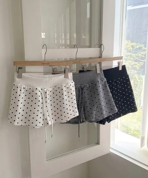 Vipoa(ヴィポア)の「Slim polka dot sweat shorts(その他パンツ・レディース・ホワイト/ブラック/グレー・FREE)」の19枚目の写真