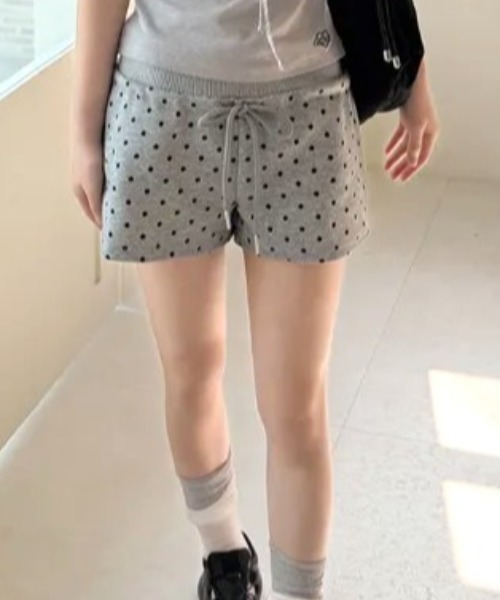 Vipoa(ヴィポア)の「Slim polka dot sweat shorts(その他パンツ・レディース・ホワイト/ブラック/グレー・FREE)」の11枚目の写真