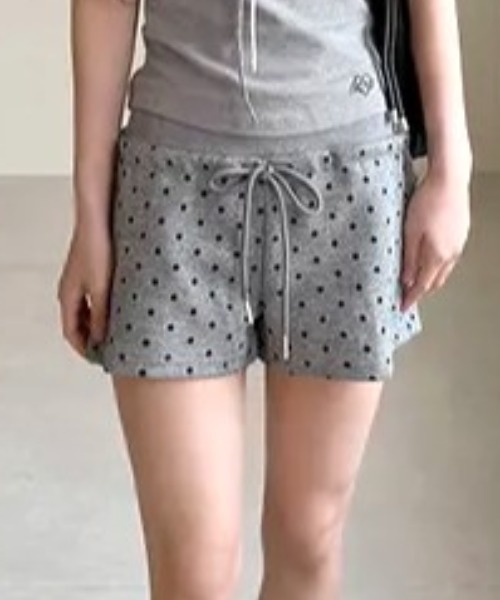 Vipoa(ヴィポア)の「Slim polka dot sweat shorts(その他パンツ・レディース・ホワイト/ブラック/グレー・FREE)」の12枚目の写真
